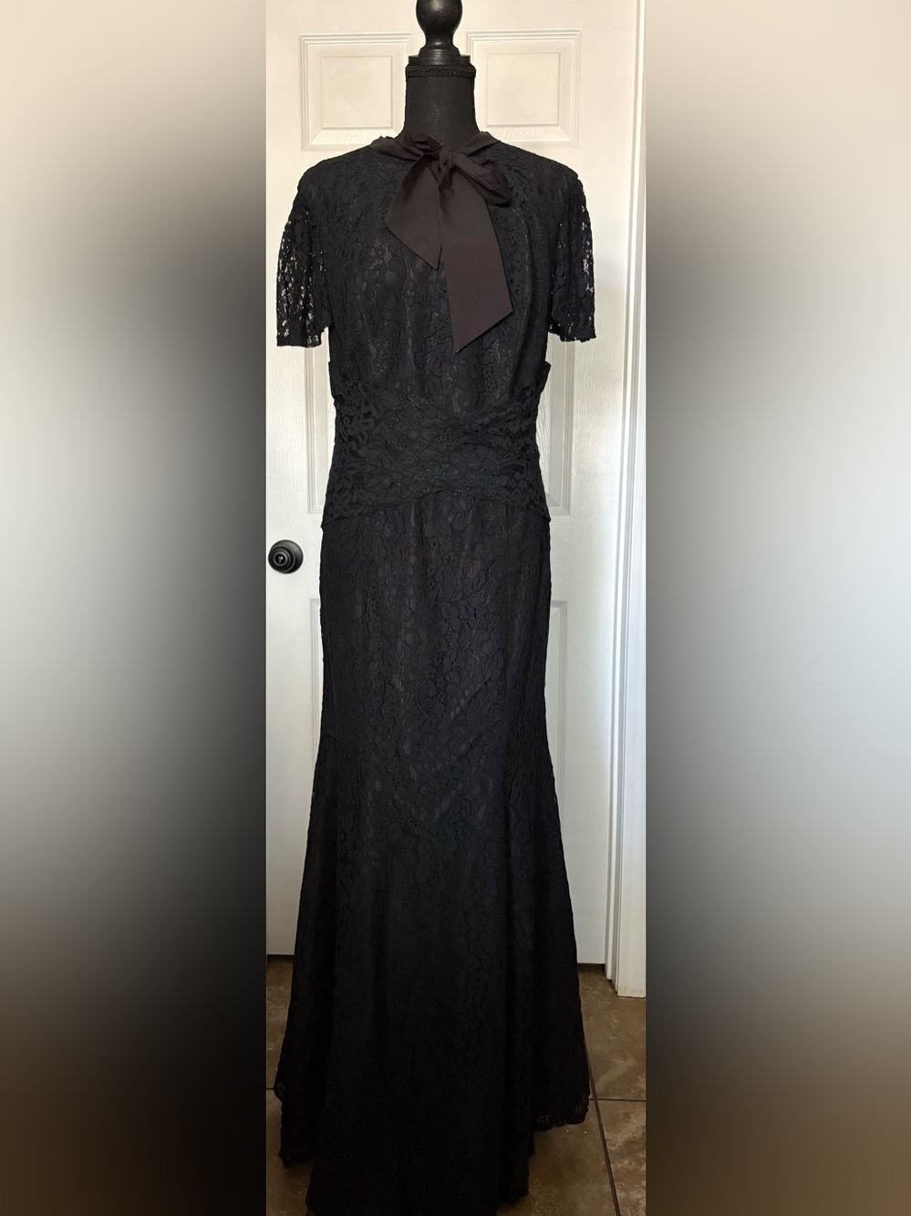 Black Lace Sleeveless Evening Dress